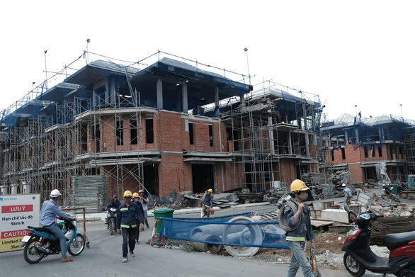 Đ&igrave;nh[-]chỉ[-]dự[-]&aacute;n[-]x&acirc;y[-]'"lụi"[-]110[-]căn[-]biệt[-]thự[-]ở[-]quận[-]7